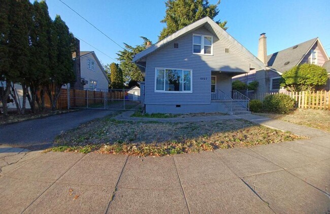 Photo - 6827 NE Glisan St House