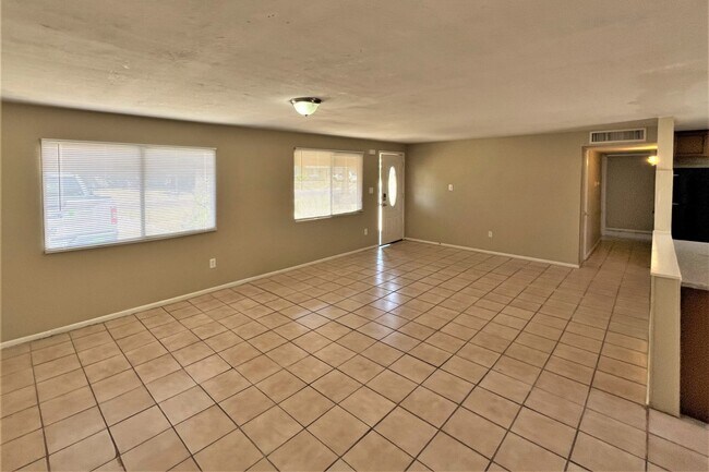 Building Photo - 3725 E Emile Zola Ave