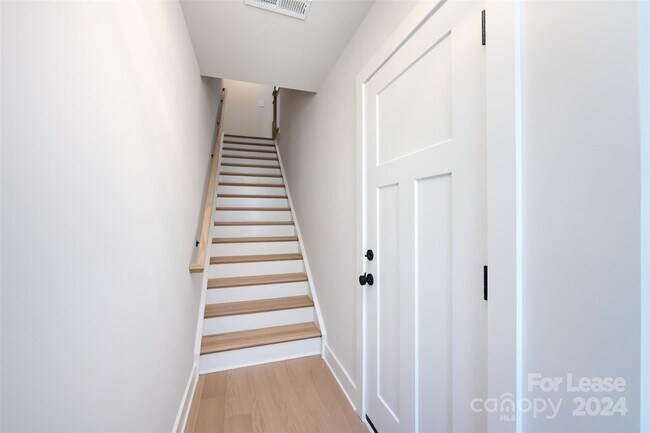 Foto del edificio - 320 S Turner Ave