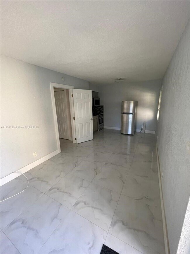 Foto del edificio - 645 NE 35th St