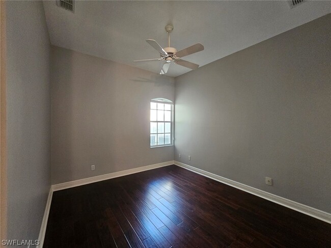 Building Photo - 5965 Paradise Cir