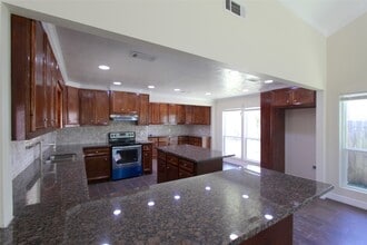 Building Photo - 4330 Regency Villa Dr