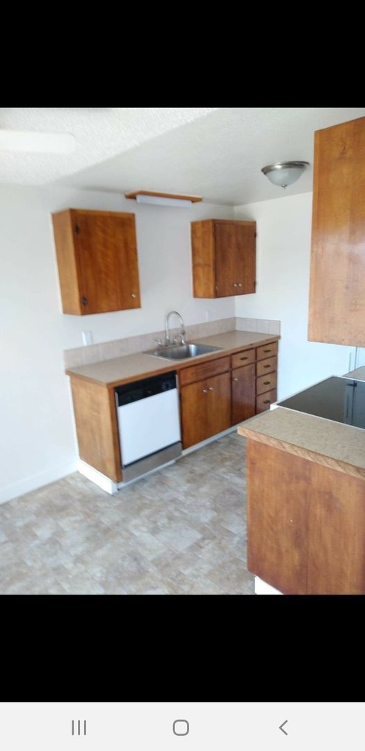 Building Photo - Two Bedroom Apt Homes - Central Mill Plane...