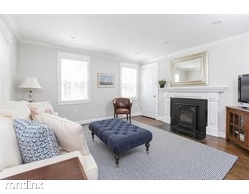 Foto del edificio - 622 E 2nd St