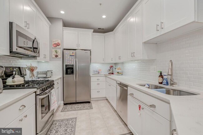 Foto del edificio - 5112 Knapp Pl