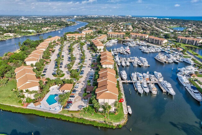 Building Photo - 2301 Marina Isle Way