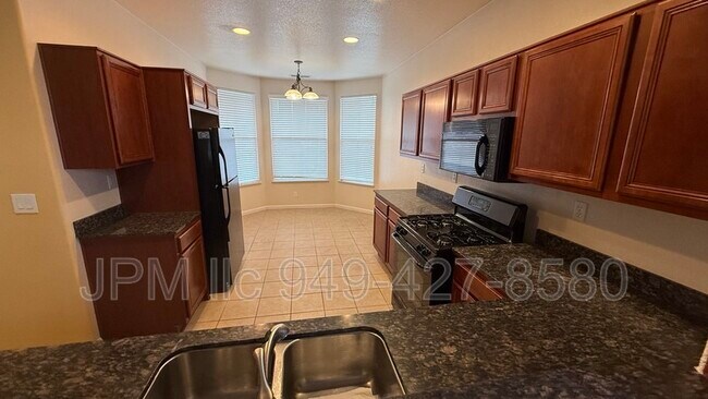 Foto del edificio - 565 Connemaras Ct