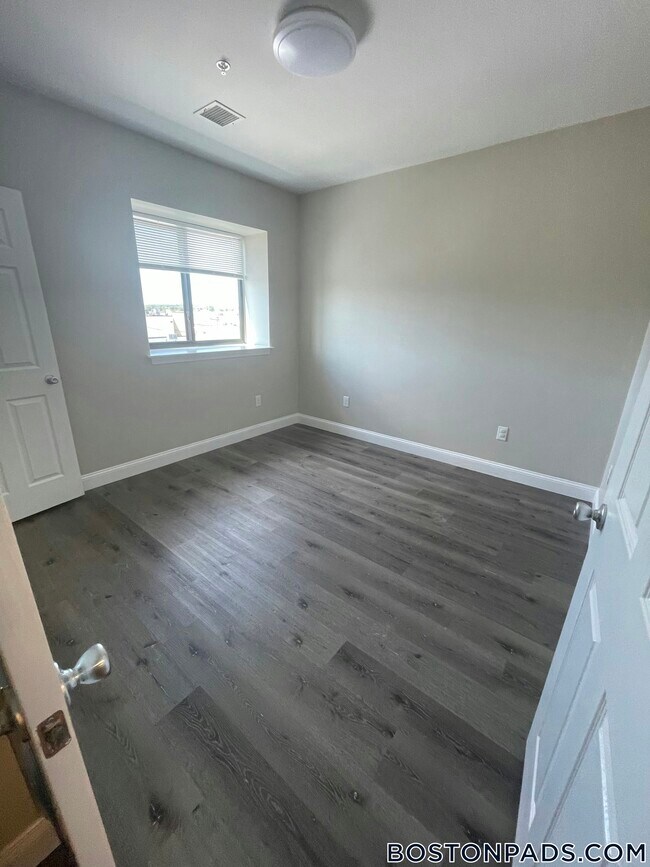 Building Photo - 191 N Common St