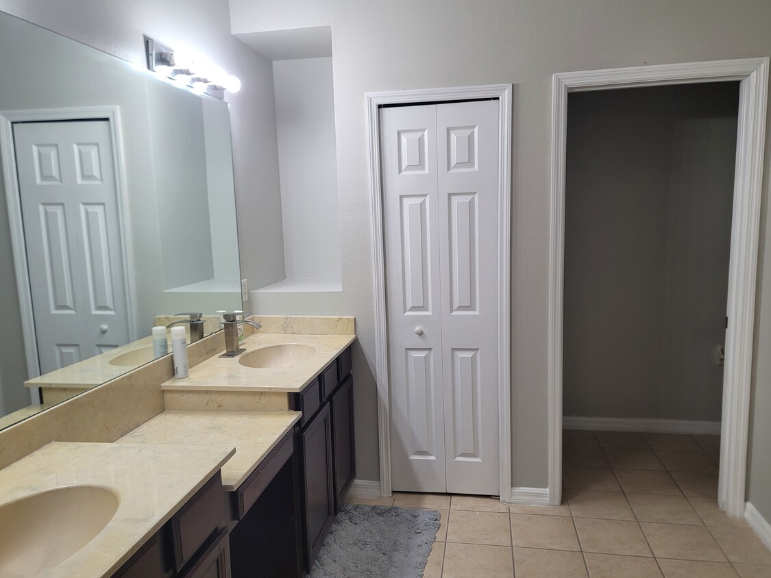 Building Photo - 2897 Sweetspire Cir