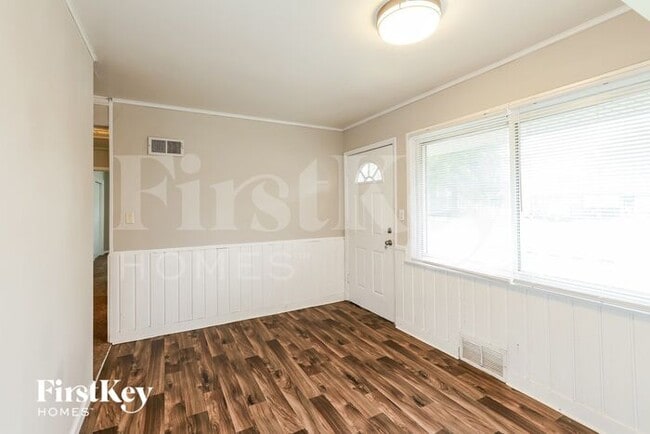 Building Photo - 6311 N Lenox Ave