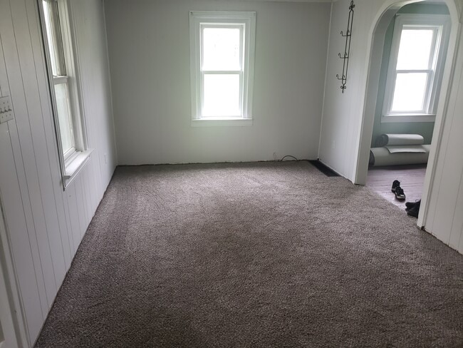 Building Photo - 247 Henricks Rd