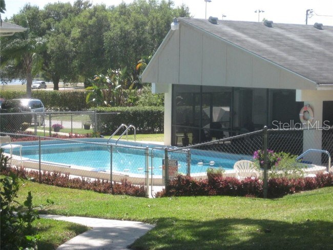 Foto del edificio - 711 Springer Dr
