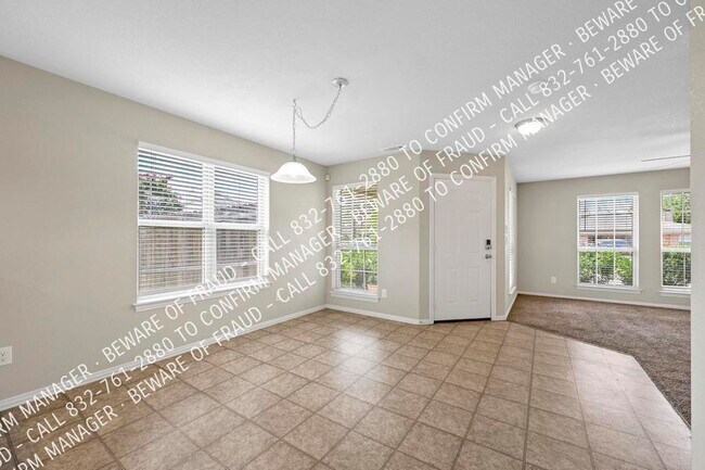 Foto del edificio - 5827 Tinsley Dr