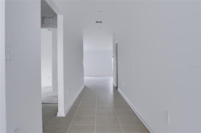 Building Photo - 2406 McKinley Dr