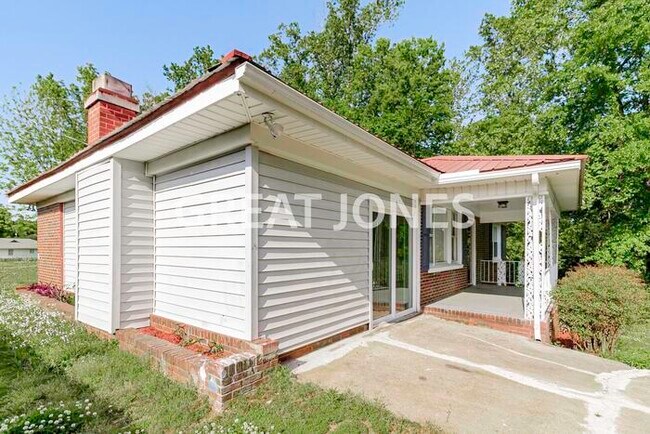 Building Photo - 432 6th Ave SW