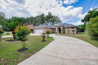 Building Photo - 8731 Thunderbird Dr