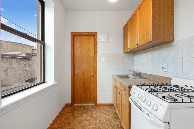 Building Photo - 63 E 7th St