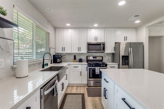 Building Photo - 4034 Woodfin St