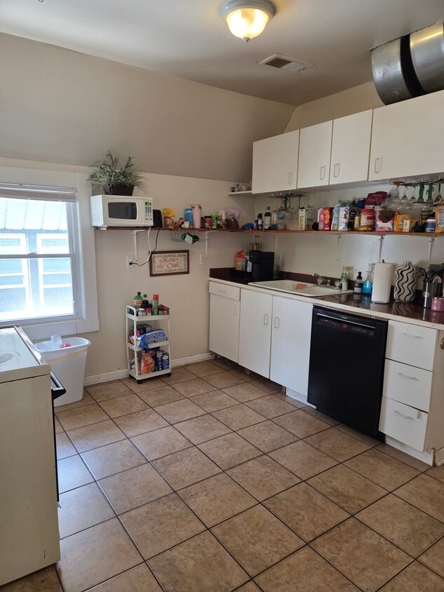 Foto principal - 3322 N Downer Ave