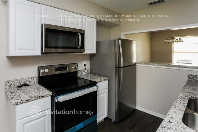 Building Photo - 215 Adams St