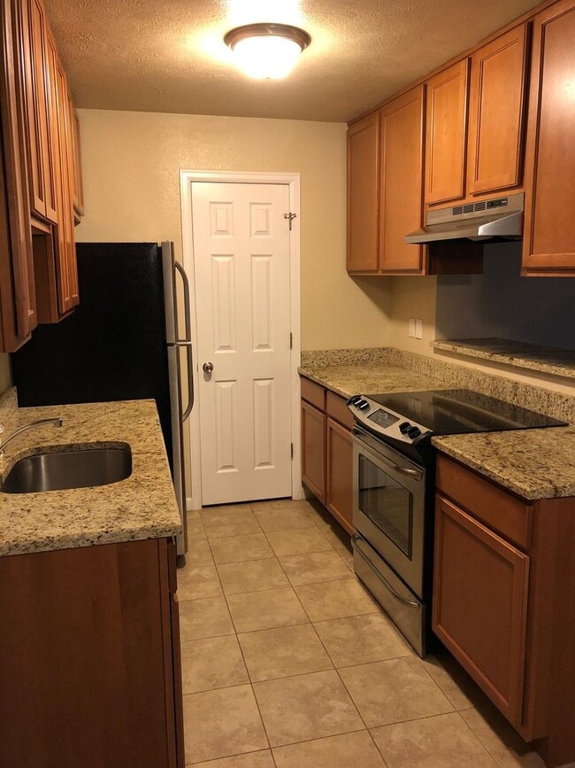 Foto del edificio - 2 bed 2 bath condo in a Central East Boulder location. Perfecting for Commuting!