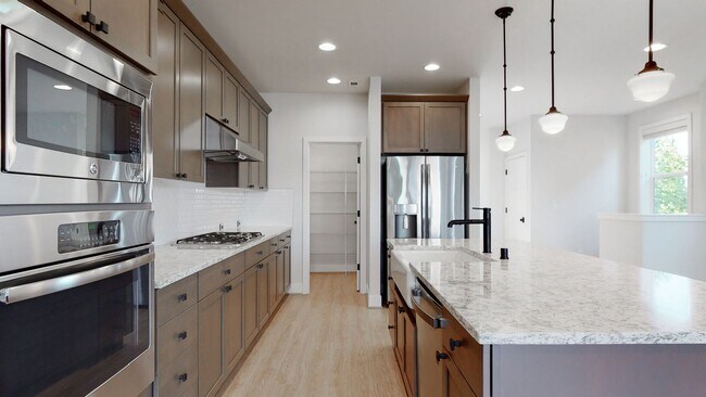 Building Photo - GORGEOUS AIR-CONDITIONED 3 bdrm plus Flex ...
