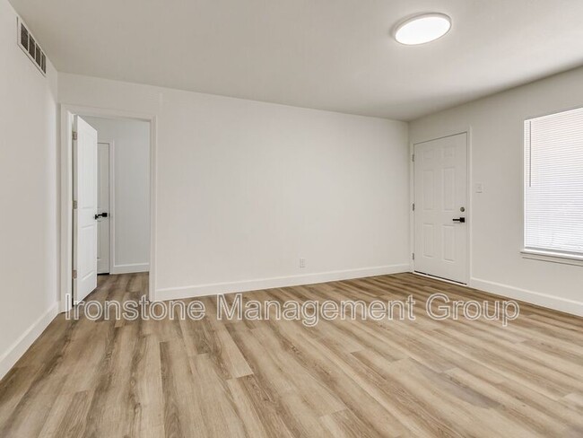 Foto del edificio - 4513 E 31st St