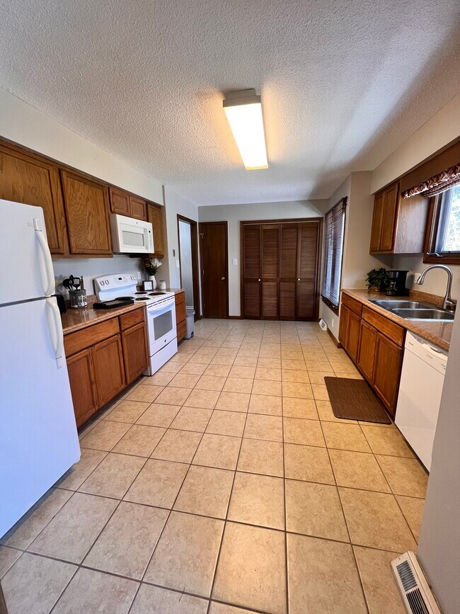 Foto del edificio - 208 Brambleton Ct