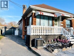 Building Photo - 263 E 8th St
