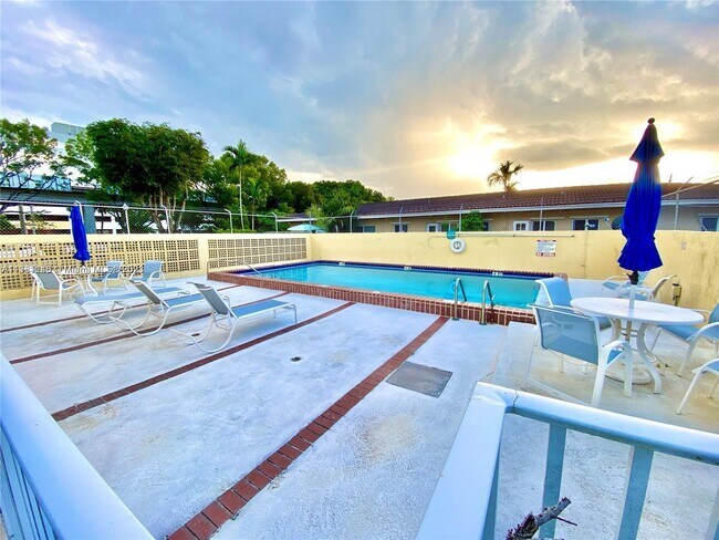 Foto del edificio - 2690 SW 22nd Ave