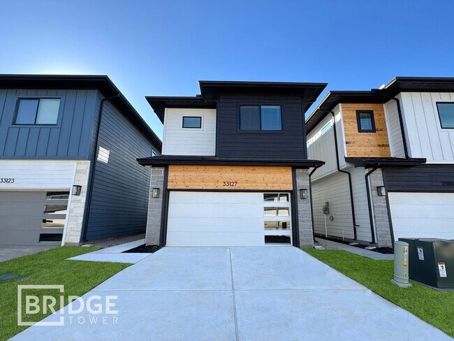 Foto del edificio - 33127 Oak Hts Pl