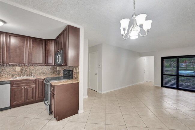Building Photo - 106 Gardens Dr