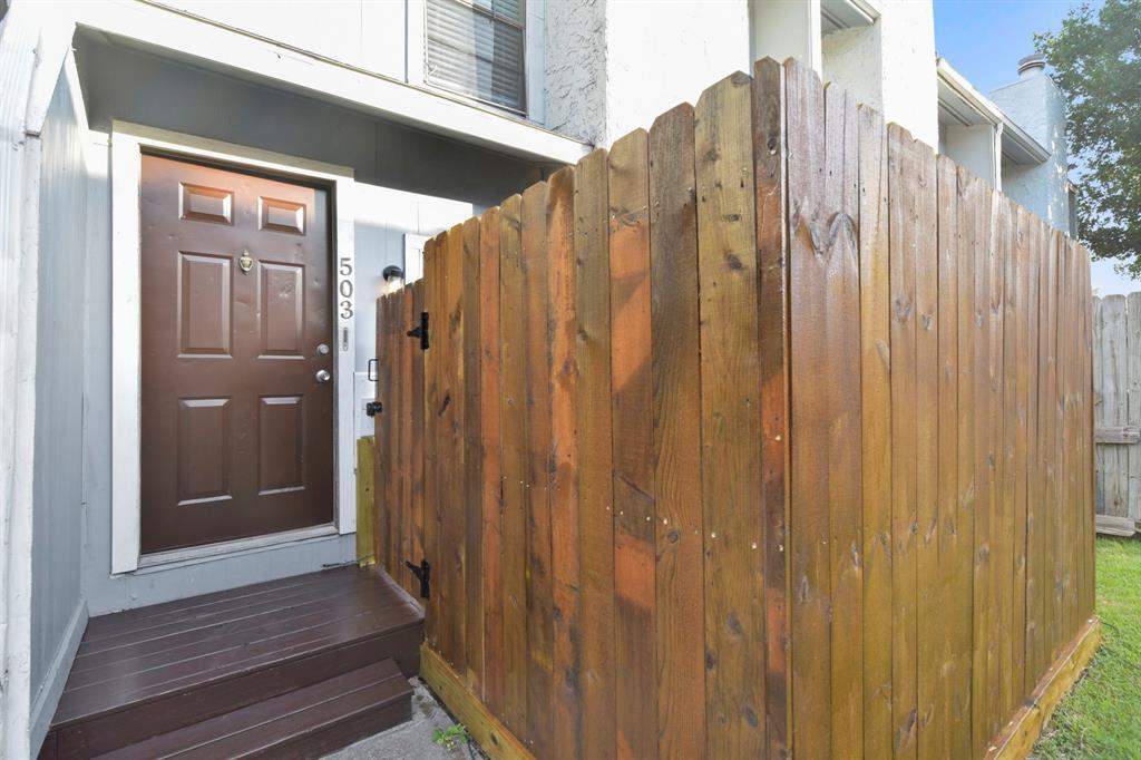 Foto principal - 9550 Deering Dr