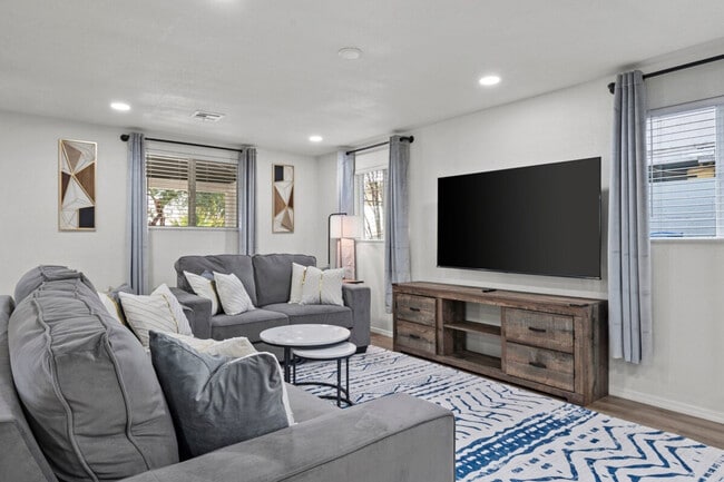 Building Photo - 4010 W Sherman St