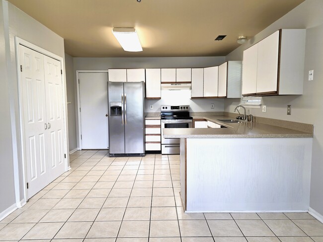 Building Photo - 324 Palomino Ln