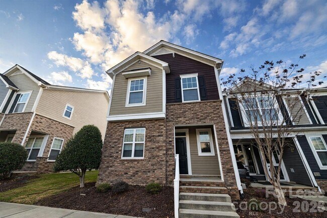 Foto del edificio - 121 Walnut Cove Dr