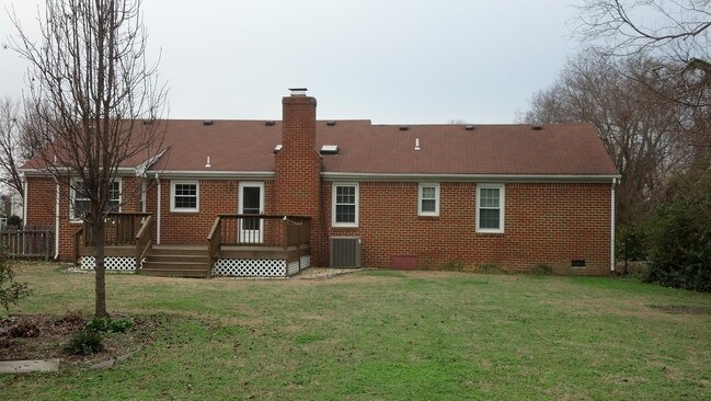 Building Photo - 2700 Burning Tree Ln