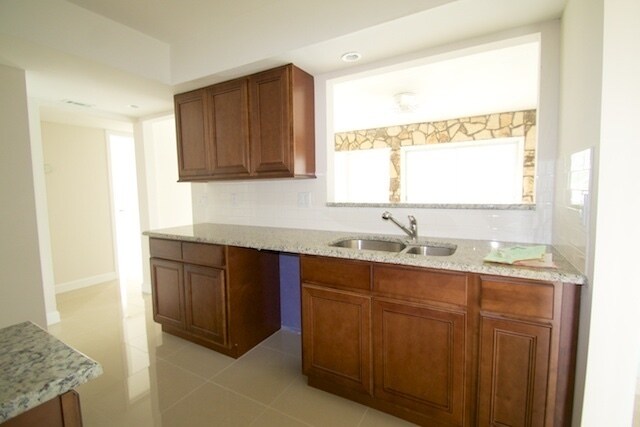 Foto del edificio - Beautiful & Modernized 3 Bed/3 Bath Pool Home For Rent in PSL!