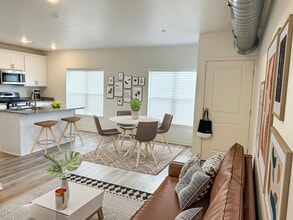 Building Photo - Elmwood Lake Apartments