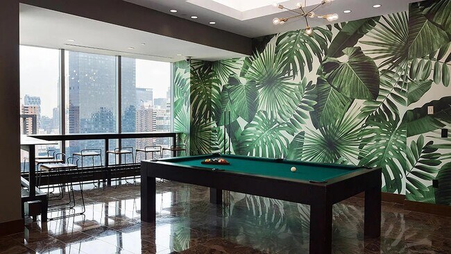 Foto del edificio - 505 W 37th St