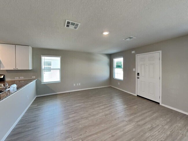 Building Photo - 4210 Southton Lk