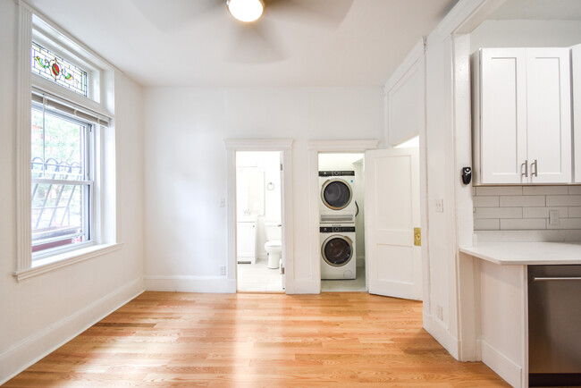 Building Photo - 128 Hemenway St