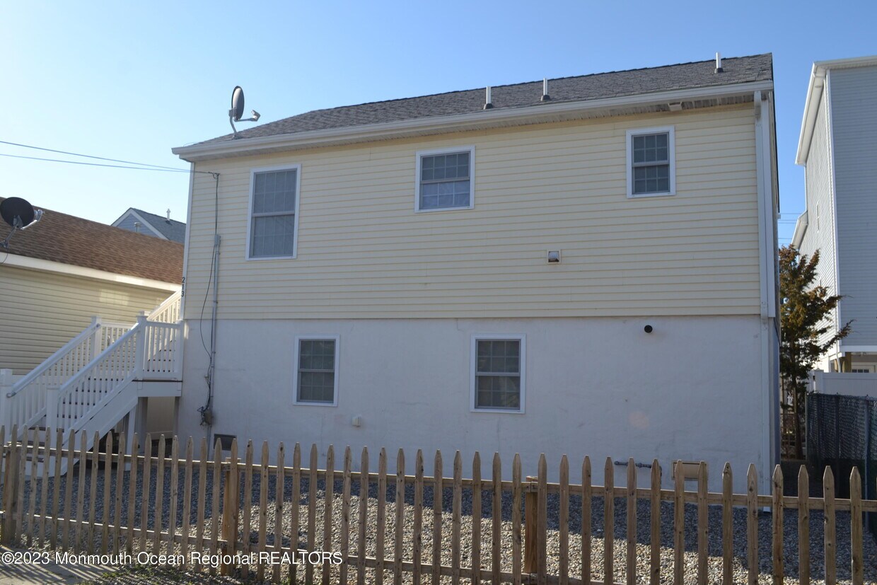 213 Sheridan Ave, Seaside Heights, NJ 08751 Room for Rent in Seaside