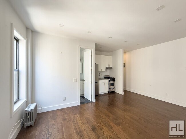 Foto del edificio - EASTERN PARKWAY / Spacious 1-Bedroom 1-Bat...