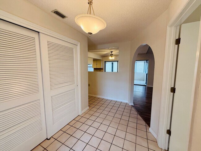 Foto del edificio - 8992 Hernando Way