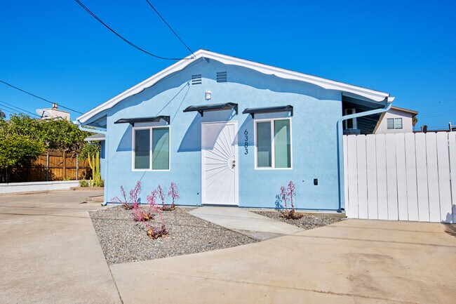 Entrada principal - 6383 Lake Arago Ave