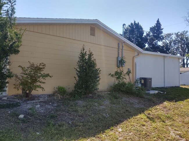 Building Photo - Beautiful home with extra room MOVE-IN READY!