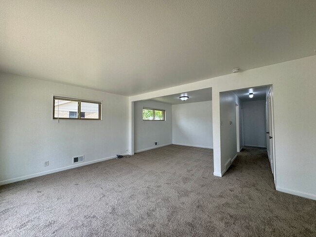 Foto del edificio - Spacious 4 bedroom home in Westminster! Av...