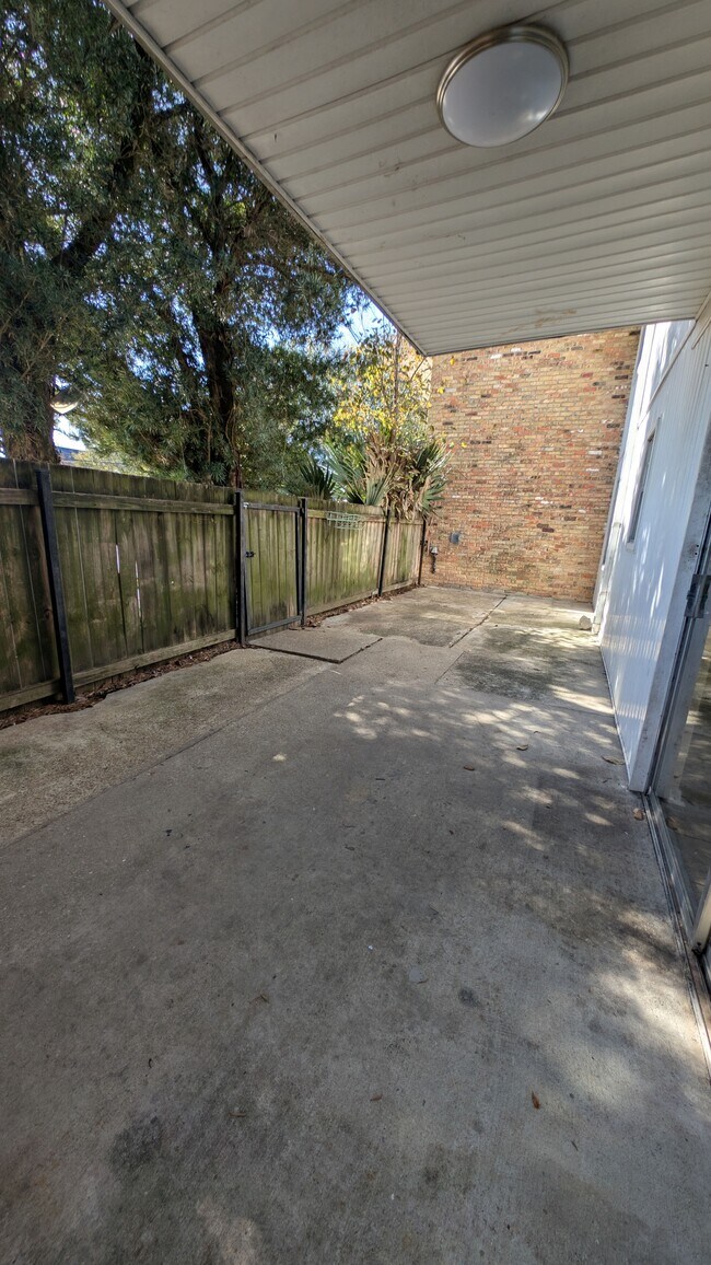 Foto del edificio - 675 Wooddale Blvd