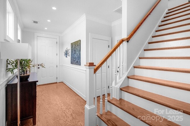 Foto del edificio - 5736 Burck Dr NW